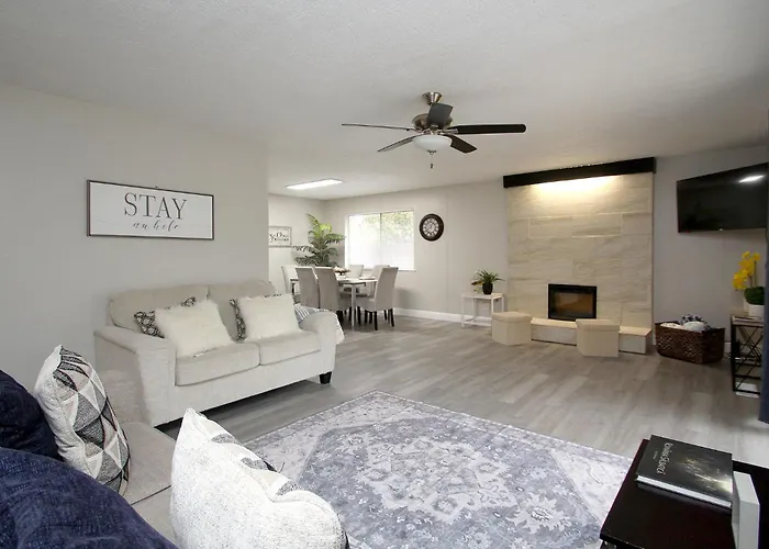 Entire Magill House By Riverpark
