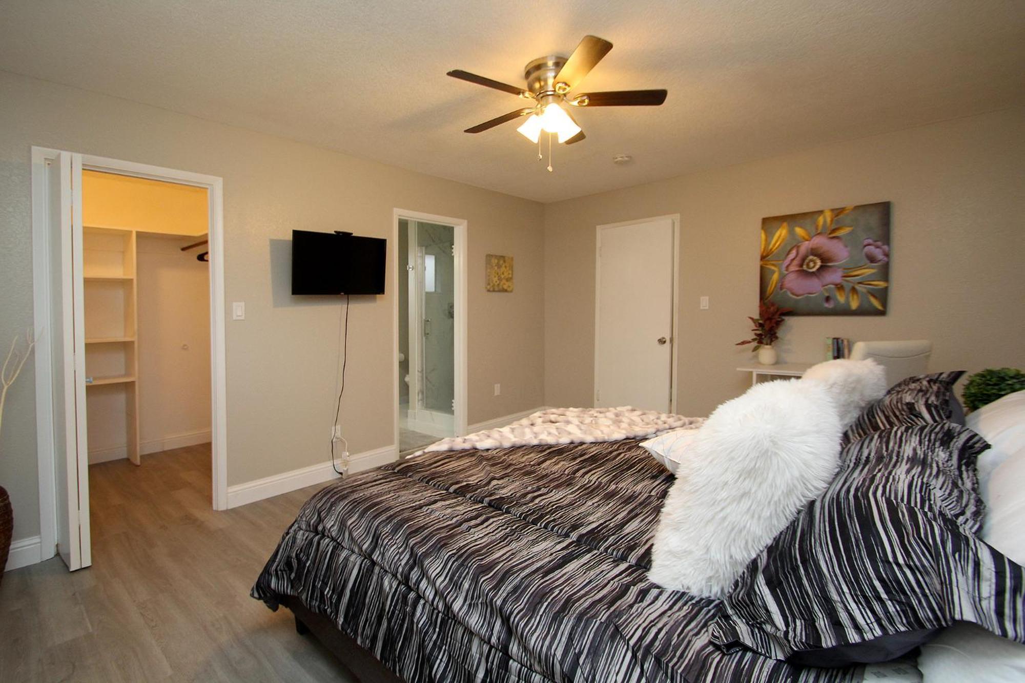 Entire Magill House By Riverpark Holiday home